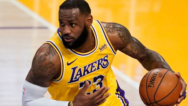 LeBron James surpasses Chris Paul to become No. 2 on NBA all-time assists list - Ảnh 2