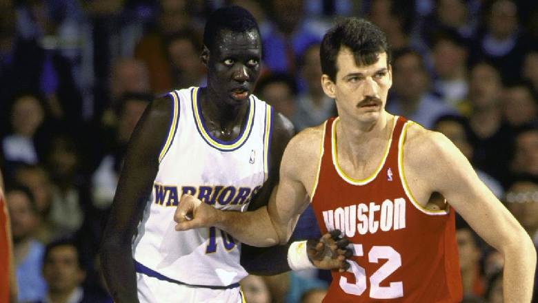 Who are the tallest basketball players in NBA history? A list of the 10 greatest giants to ever play - Ảnh 1