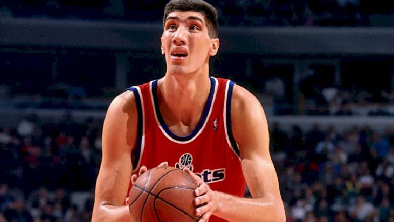 Who are the tallest basketball players in NBA history? A list of the 10 greatest giants to ever play - Ảnh 3