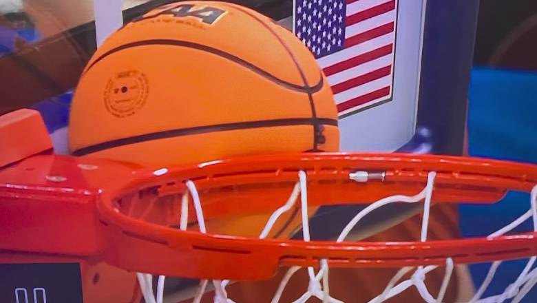 What happens when the ball gets stuck in the rim? Decoding NBA official rules - Ảnh 1